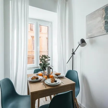 The Rent - Three-room Near The Colosseum Apartment *